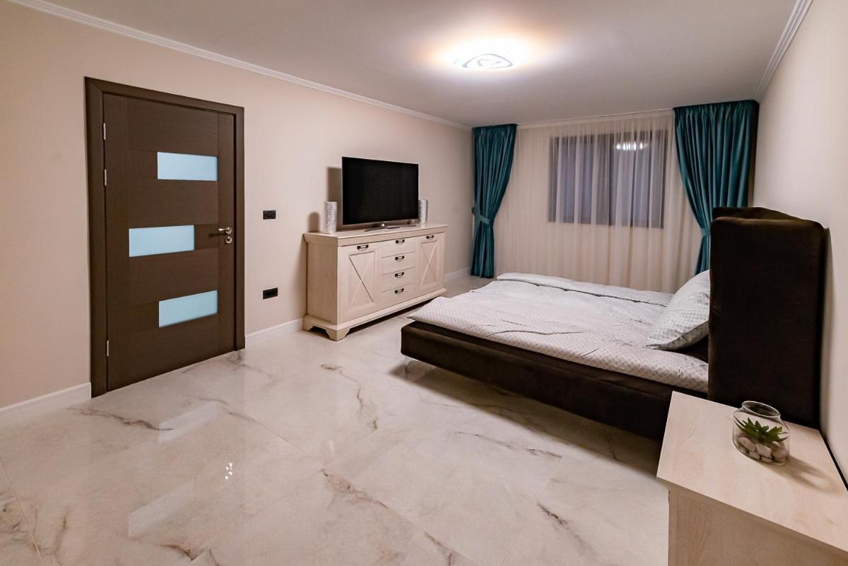 Moky Rezident 2 Appartement Arad Buitenkant foto