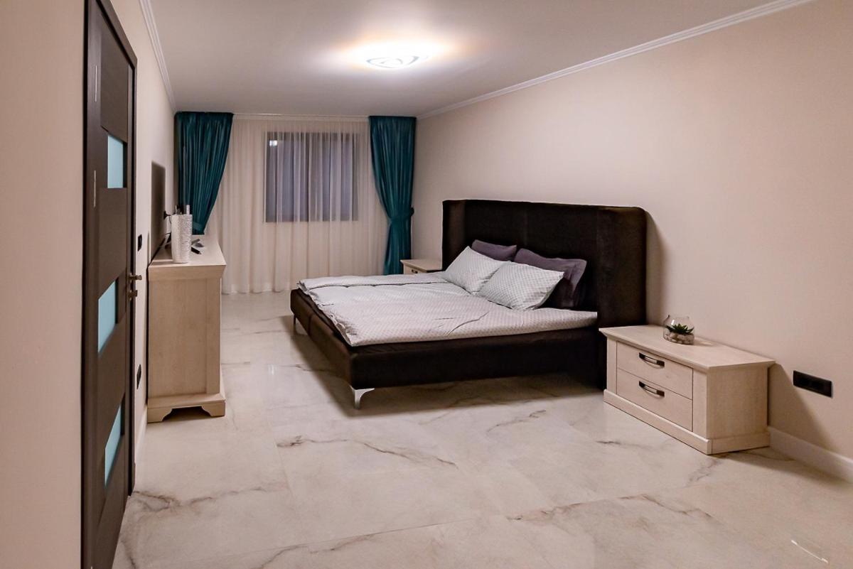 Moky Rezident 2 Appartement Arad Buitenkant foto