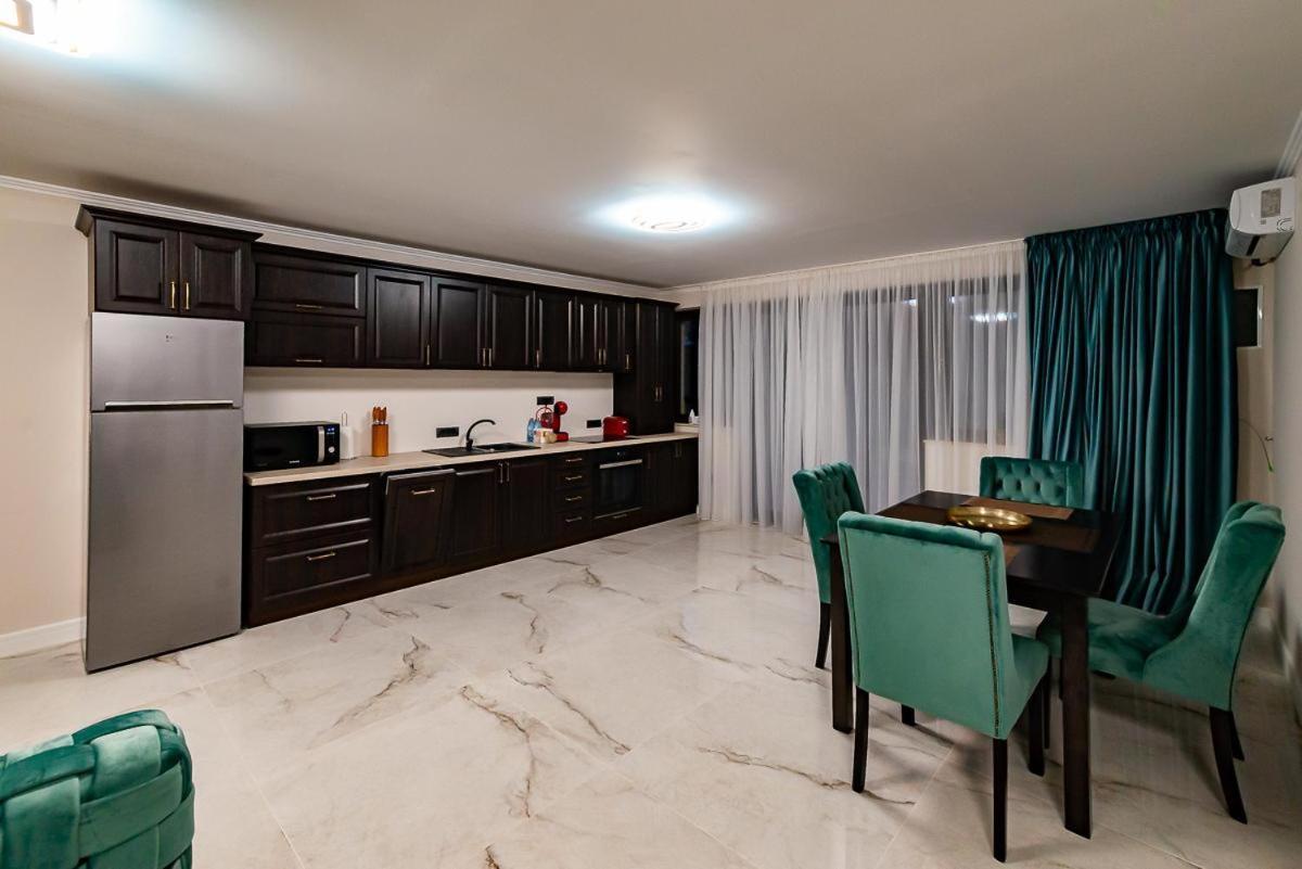 Moky Rezident 2 Appartement Arad Buitenkant foto